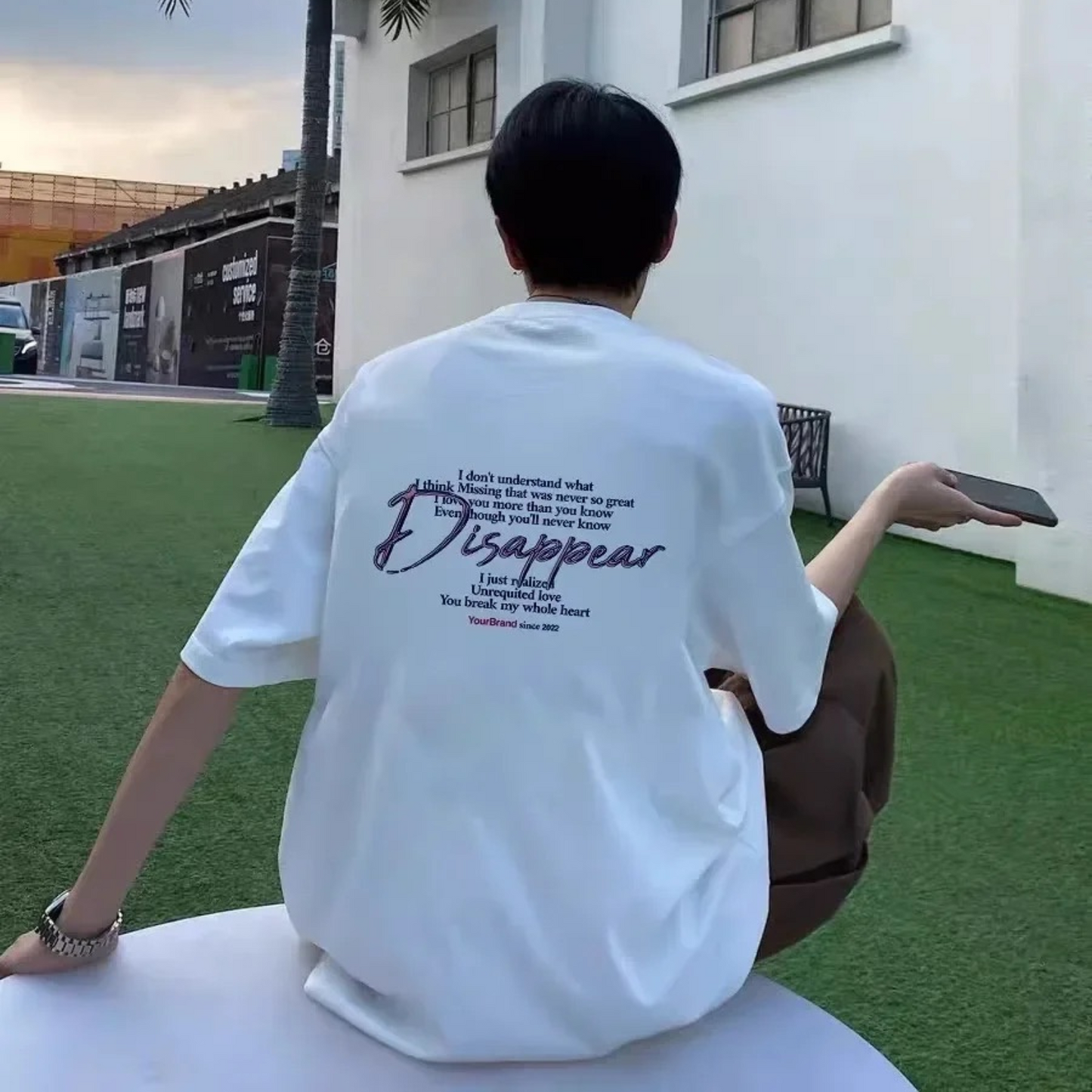 'DISSAPEAR' GRAPHIC TEE